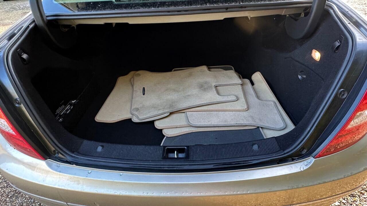 Used Mercedes-Benz C Class 2012 for sale - 77337744: Photo 36