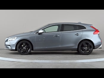 Used Volvo V40 2019 for sale - 79346810: Photo