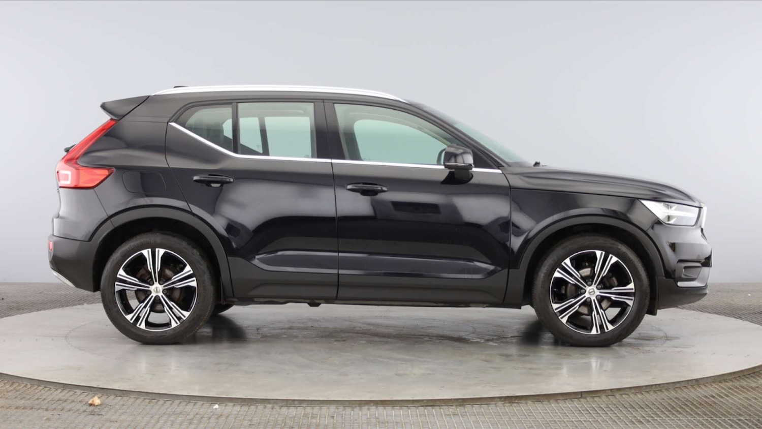 Used Volvo XC40 2021 for sale - 77916369: Photo 2