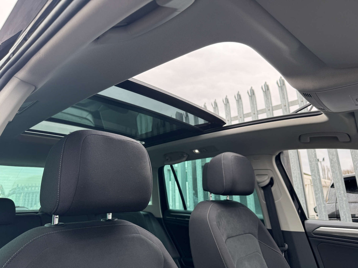 Used Volkswagen Tiguan 2018 for sale - 77148639: Photo 2