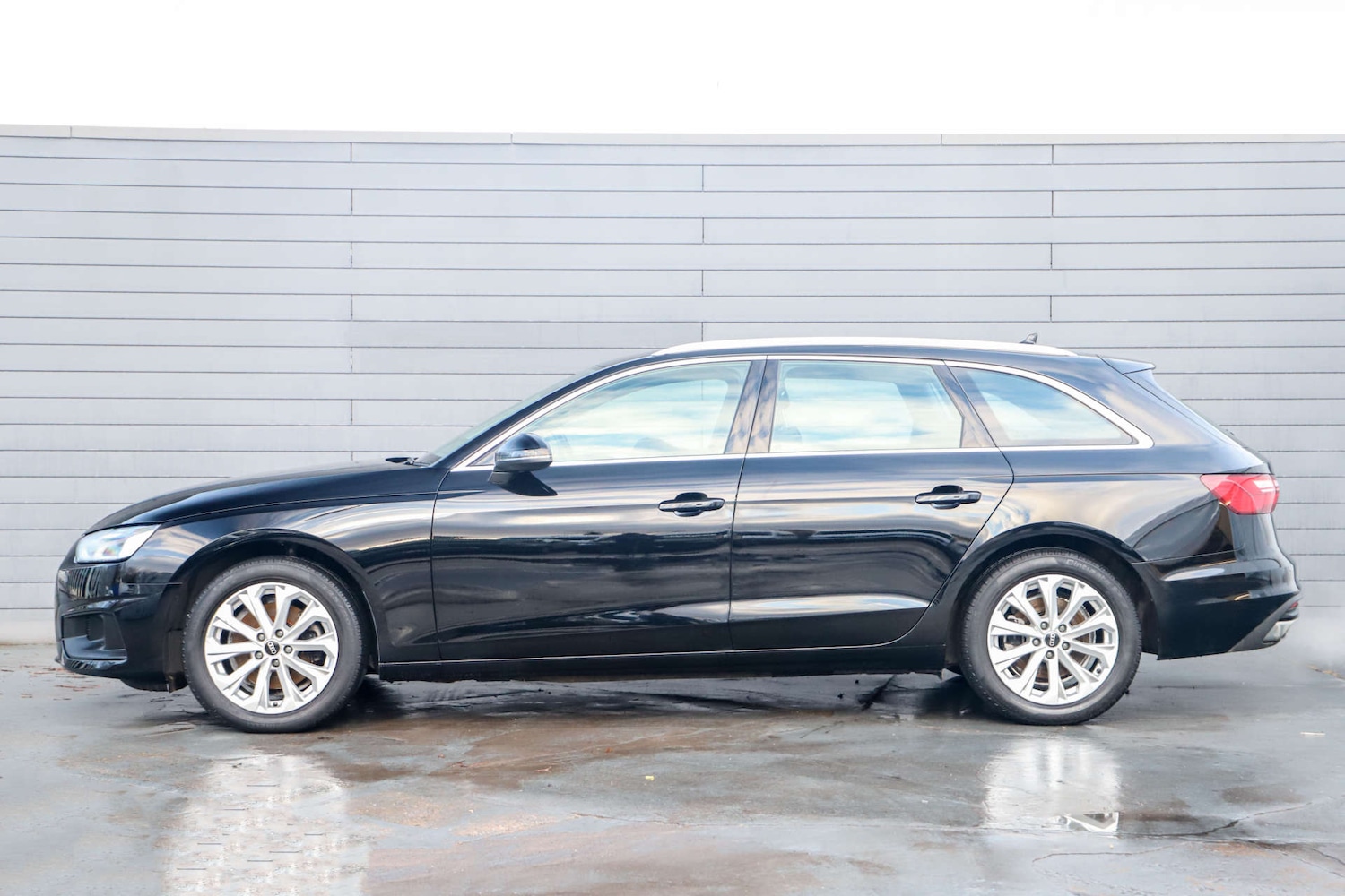 Used Audi A4 2023 for sale - 76895845: Photo 2