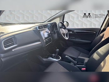 Used Honda Jazz 2017 for sale - 77106593: Photo