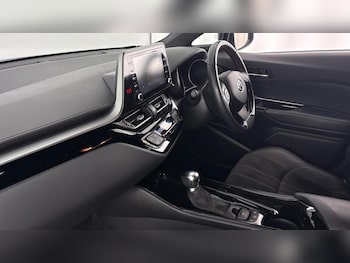 Used Toyota C-HR 2021 for sale - 76819126: Photo