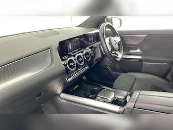 Used Mercedes-Benz GLA 2021 for sale - 76038099: Photo 2