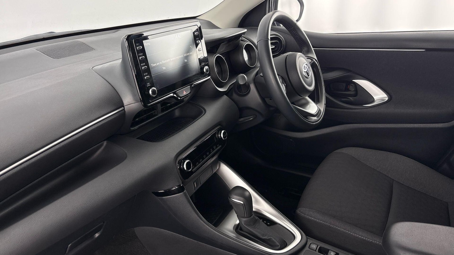 Used Toyota Yaris 2022 for sale - 77504956: Photo 2