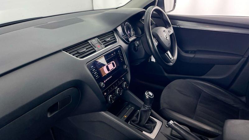 Used Skoda Octavia 2017 for sale - 76908571: Photo 2
