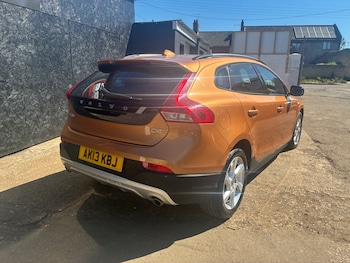 Used Volvo V40 2013 for sale - 78456574: Photo