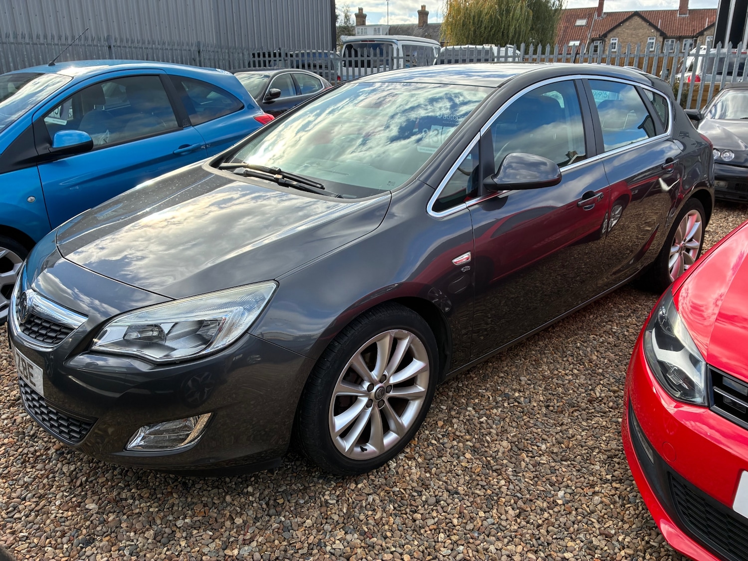 Used Vauxhall Astra 2011 for sale - 76365222: Photo 2
