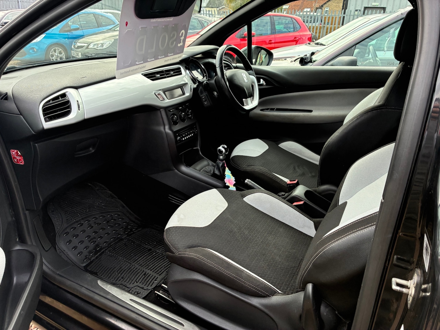 Used Citroen DS3 2011 for sale - 76392521: Photo 6