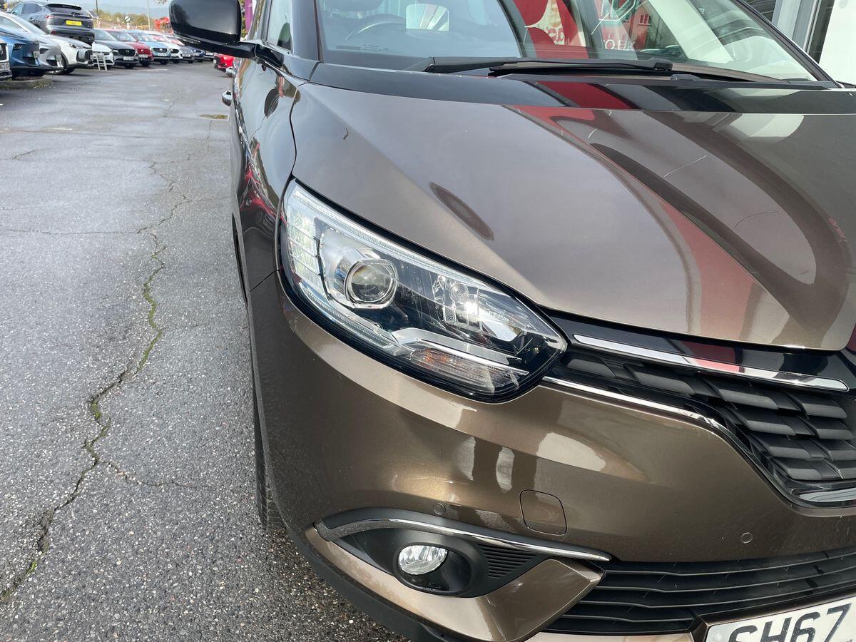 Used Renault Grand Scenic 2017 for sale - 76913600: Photo 21