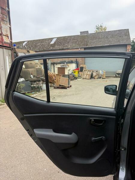 Used Hyundai i10 2009 for sale - 76596056: Photo 30