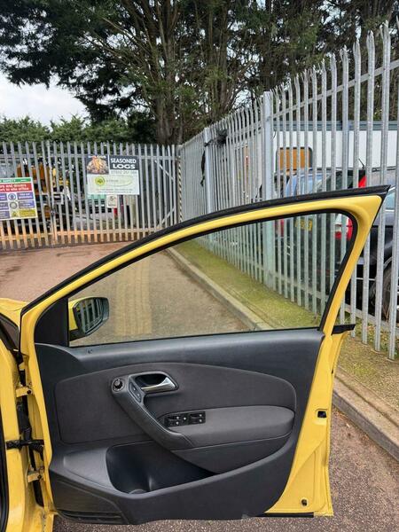 Used Volkswagen Polo 2011 for sale - 77564129: Photo 21