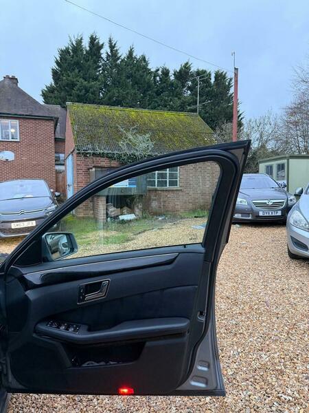 Used Mercedes-Benz E Class 2011 for sale - 76596071: Photo 23