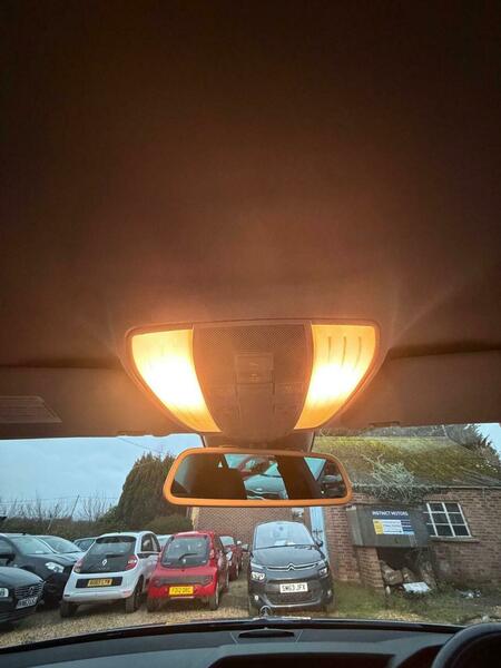 Used Mercedes-Benz E Class 2011 for sale - 76596071: Photo 32