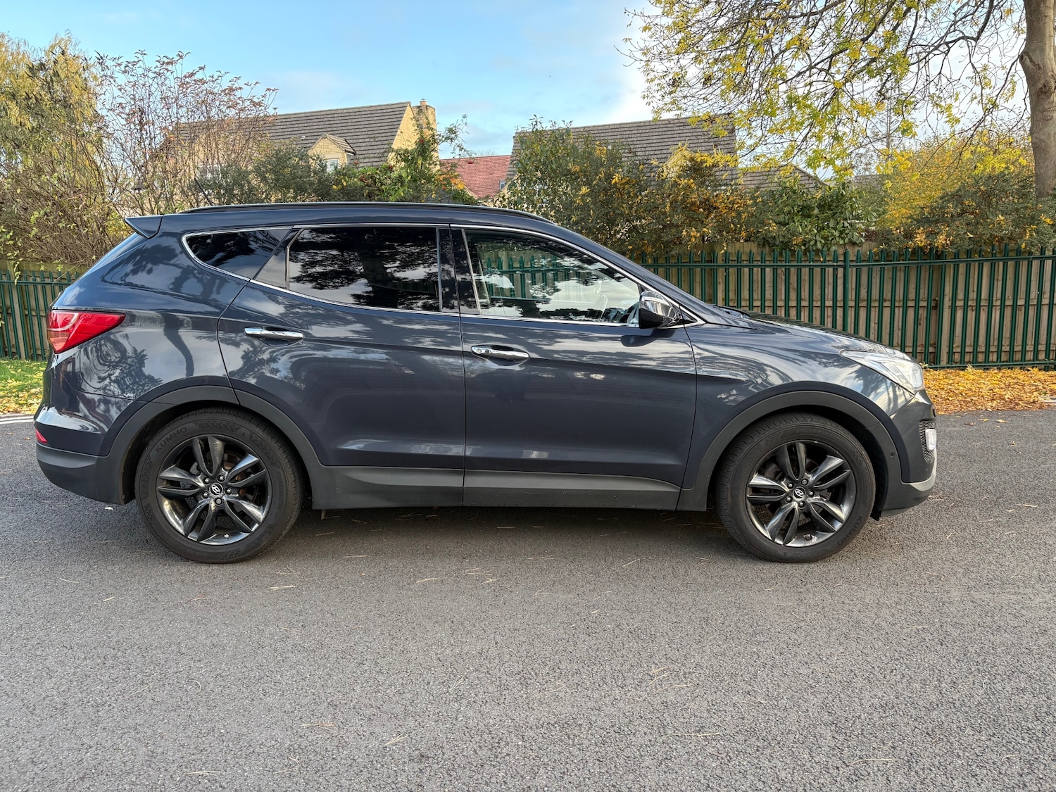 Used Hyundai Santa Fe 2012 for sale - 76439989: Photo 2