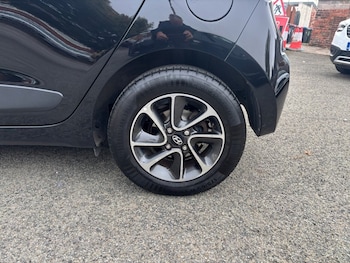 Used Hyundai i10 2019 for sale - 76105932: Photo
