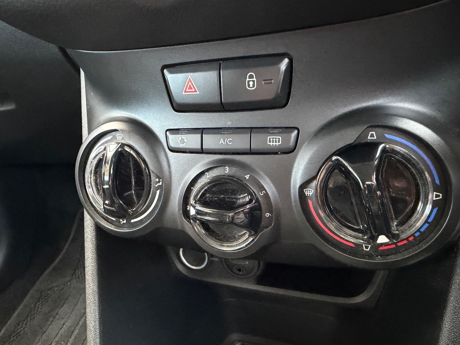 Used Peugeot 208 2014 for sale - 76957468: Photo 13