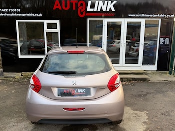 Used Peugeot 208 2014 for sale - 76957468: Photo