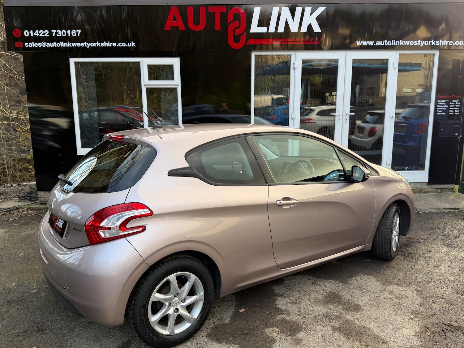 Used Peugeot 208 2014 for sale - 76957468: Photo 6