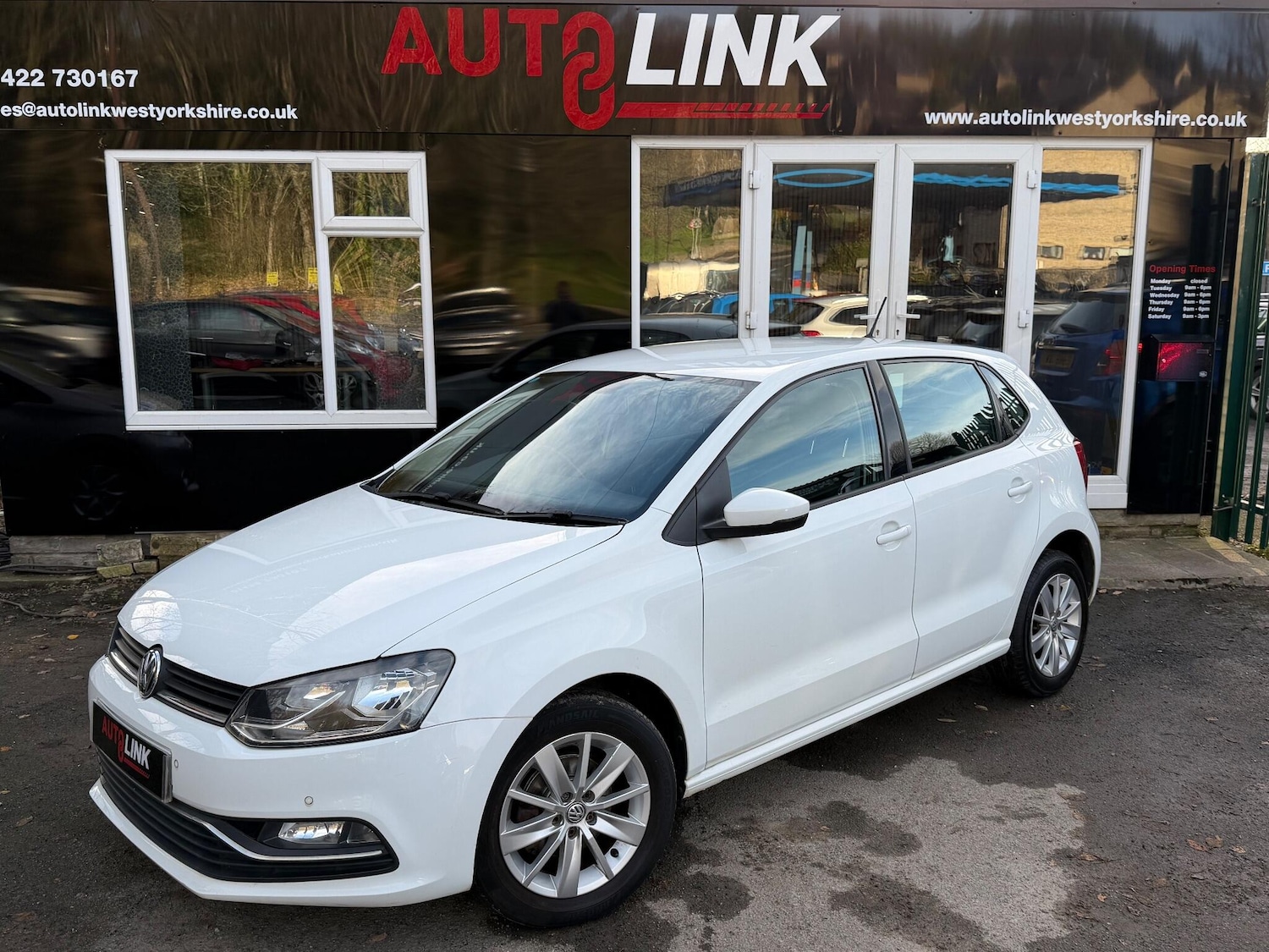 Used Volkswagen Polo 2015 for sale - 76957478: Photo 2