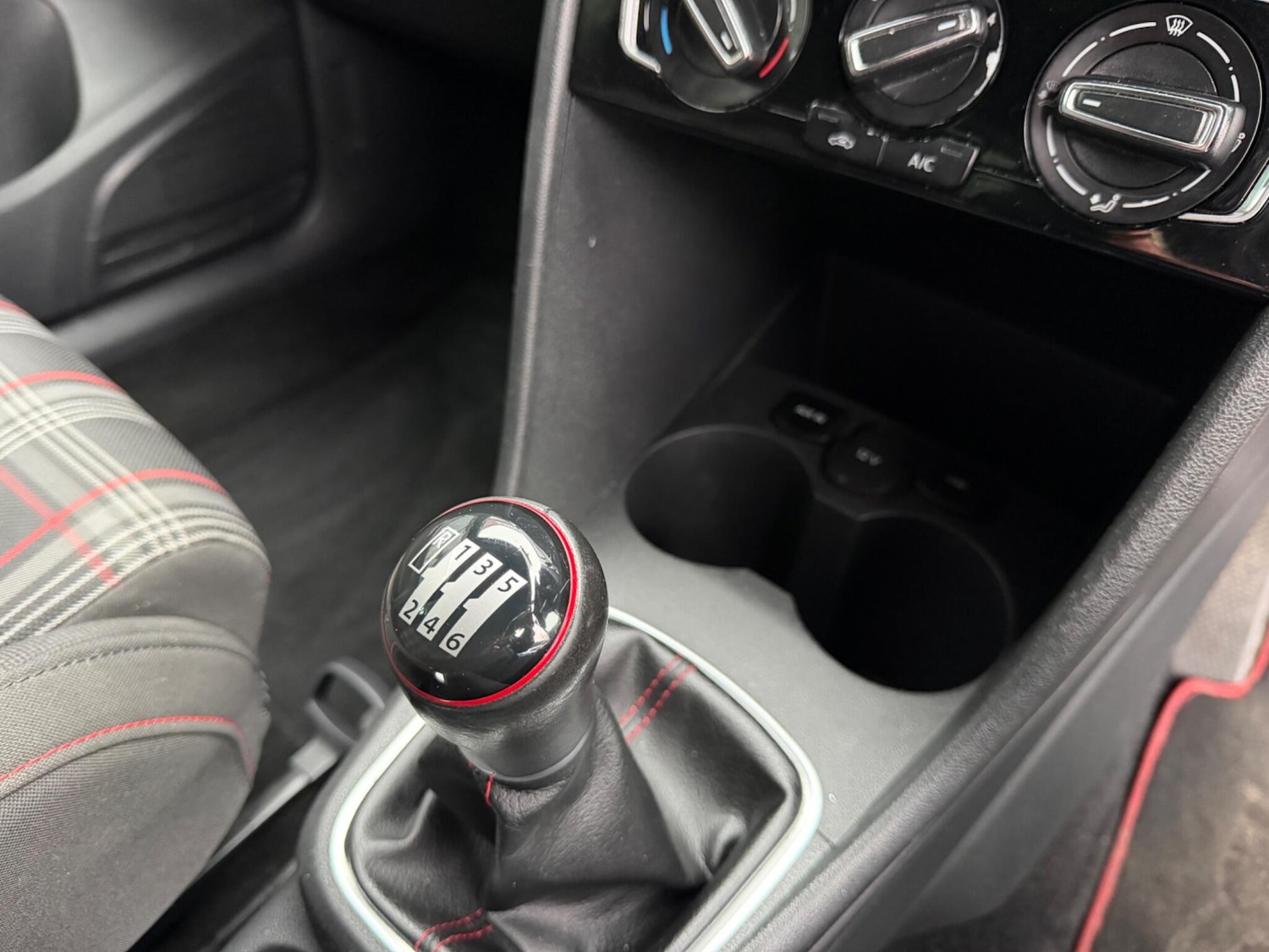 Used Volkswagen Polo 2016 for sale - 77214910: Photo 17