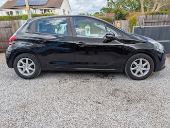 Used Peugeot 208 2015 for sale - 78577844: Photo