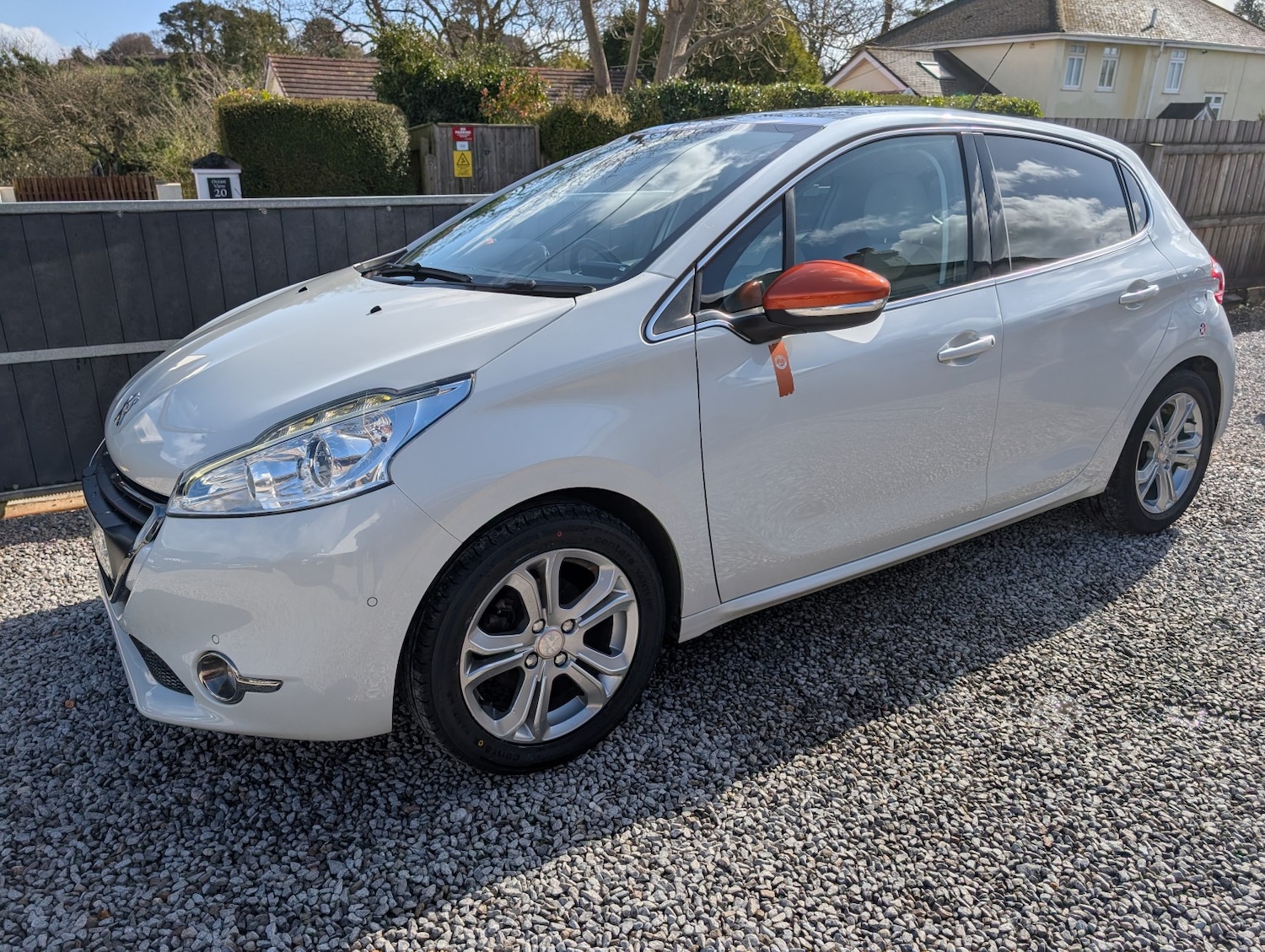 Used Peugeot 208 2015 for sale - 77836840: Photo 2
