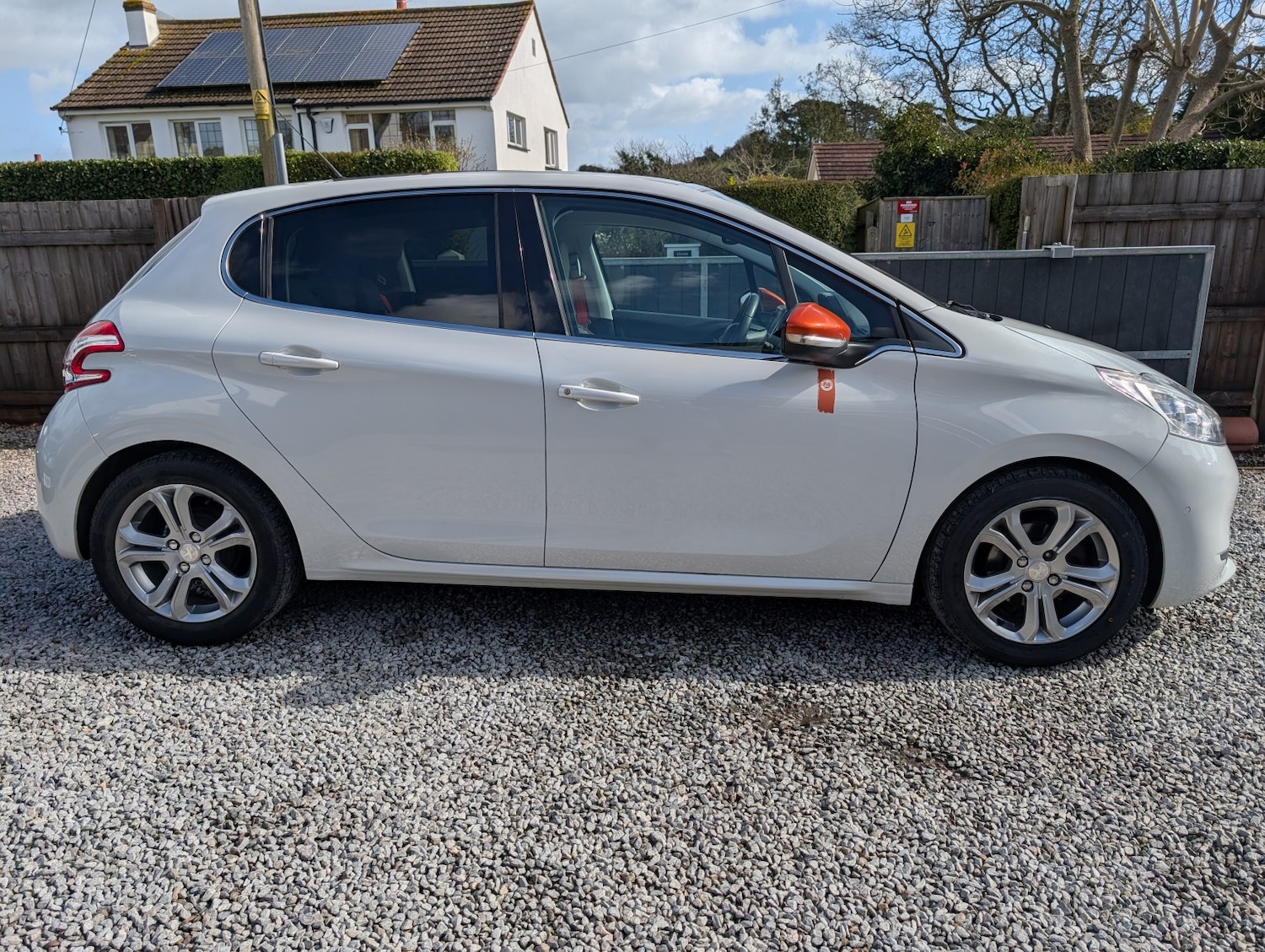 Used Peugeot 208 2015 for sale - 77836840: Photo 3