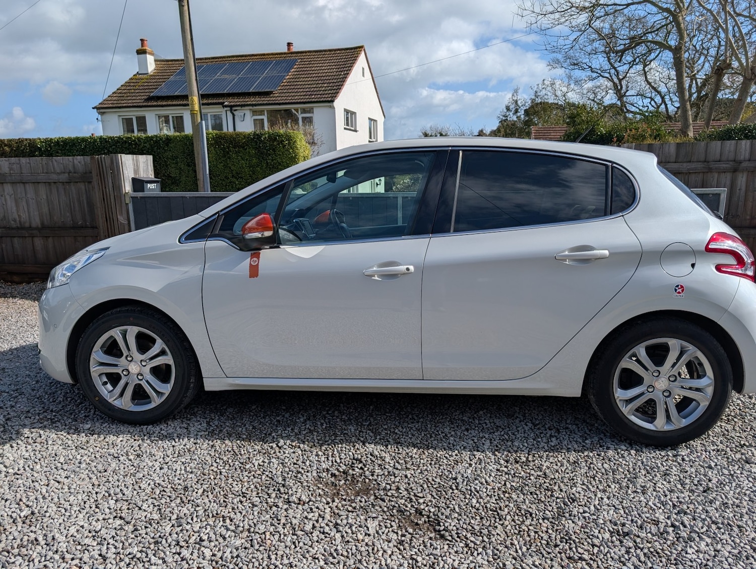 Used Peugeot 208 2015 for sale - 77836840: Photo 4