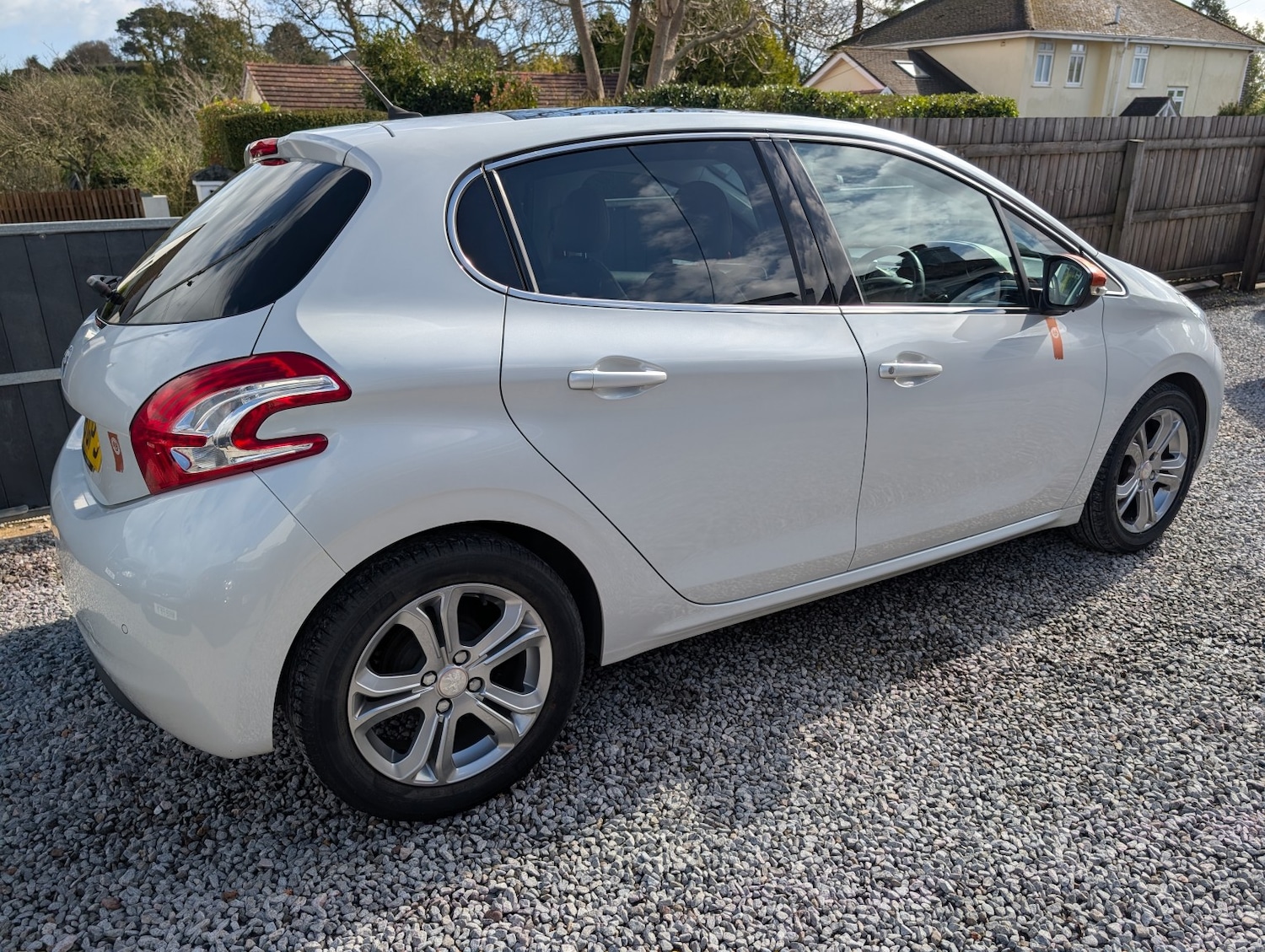 Used Peugeot 208 2015 for sale - 77836840: Photo 5