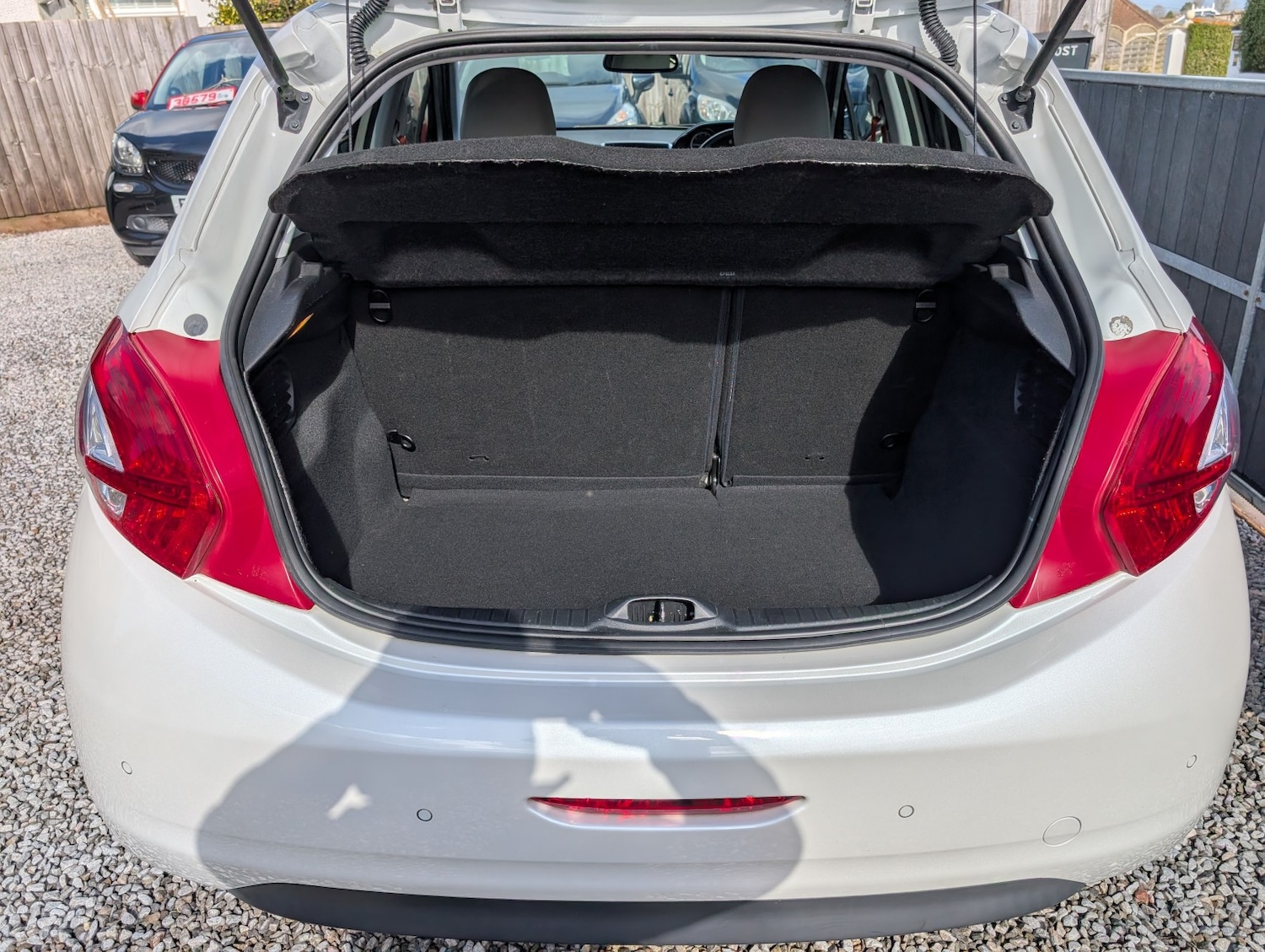 Used Peugeot 208 2015 for sale - 77836840: Photo 8