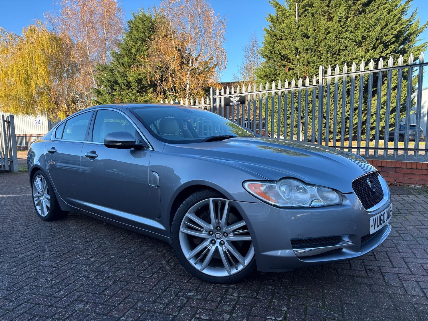 Used Jaguar XF 2010 for sale - 76802390: Photo 1