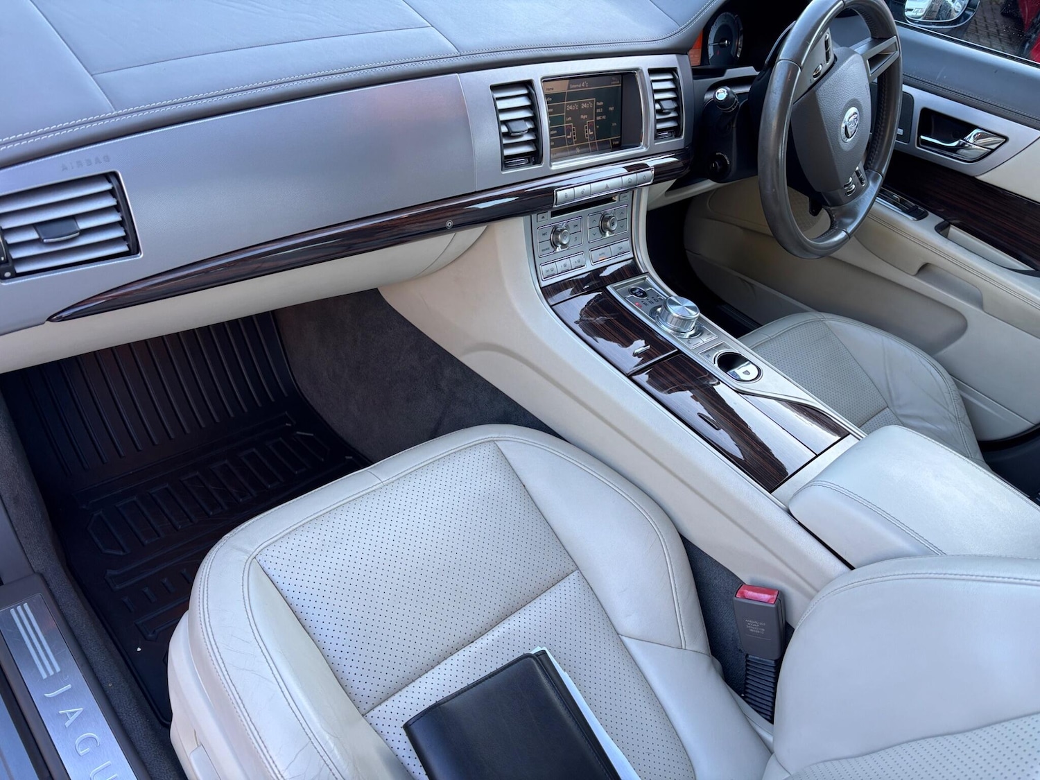 Used Jaguar XF 2010 for sale - 76802390: Photo 10