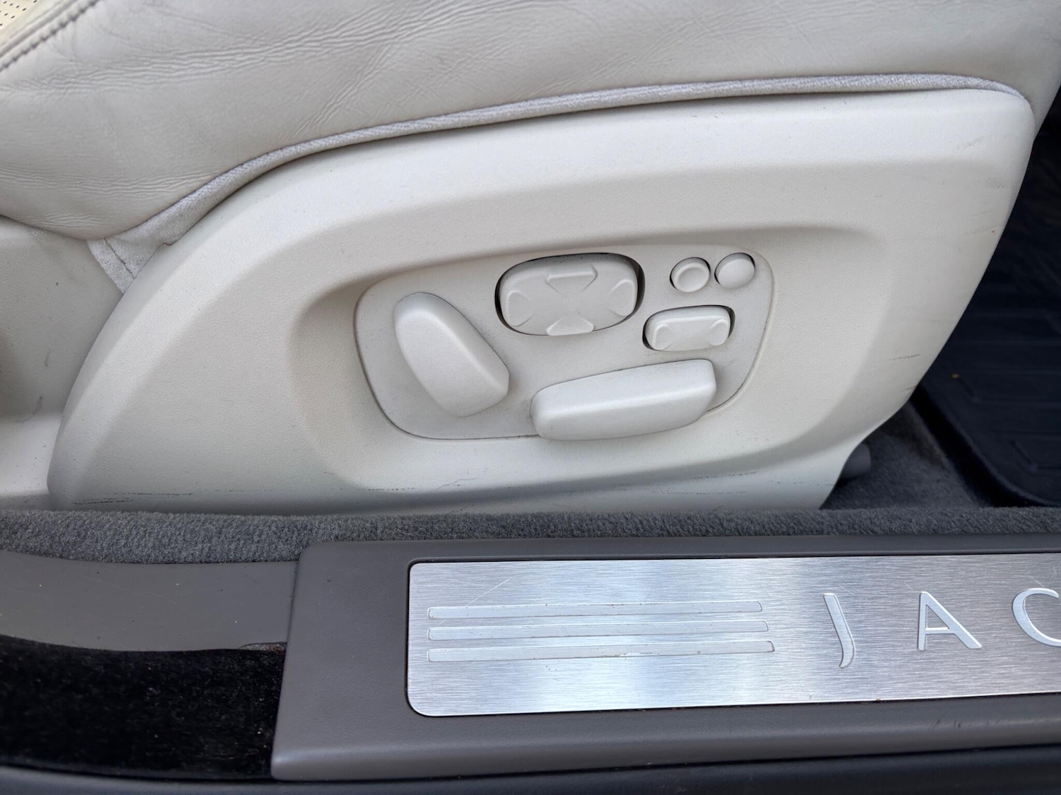 Used Jaguar XF 2010 for sale - 76802390: Photo 17