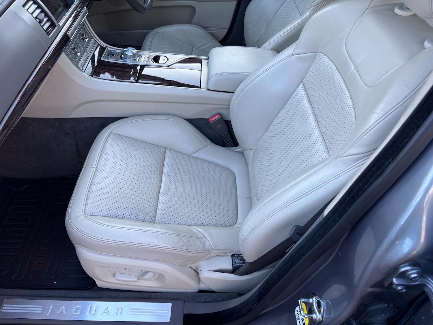 Used Jaguar XF 2010 for sale - 76802390: Photo 40