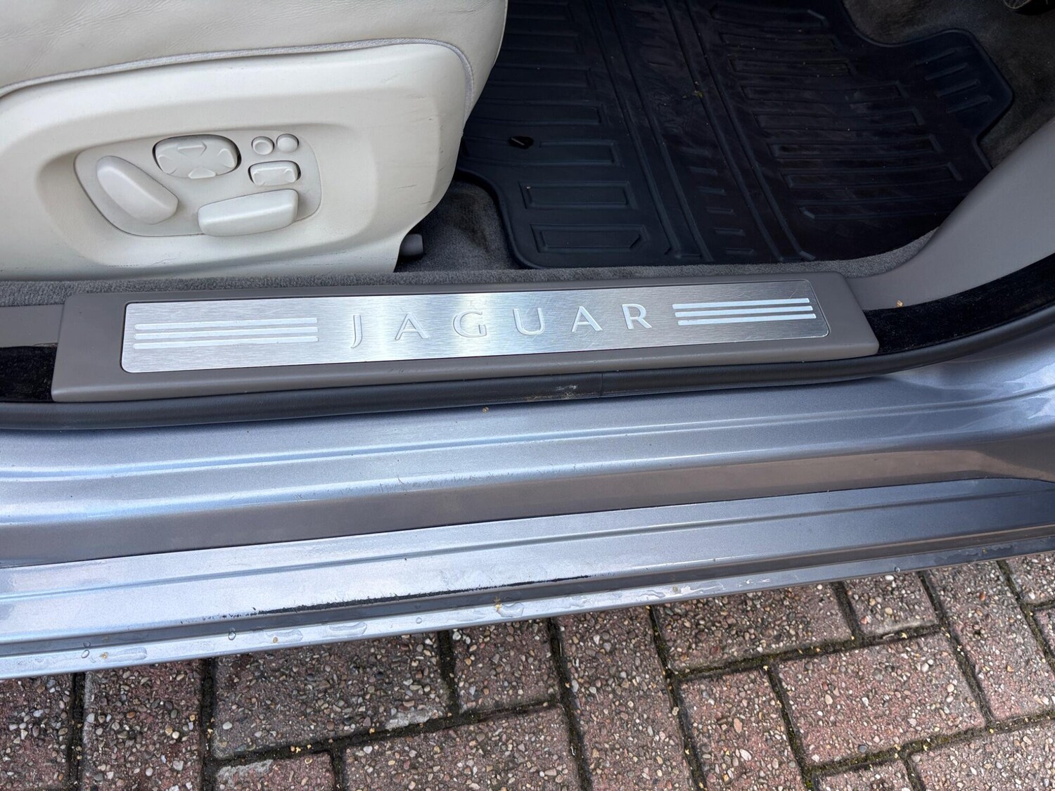 Used Jaguar XF 2010 for sale - 76802390: Photo 41