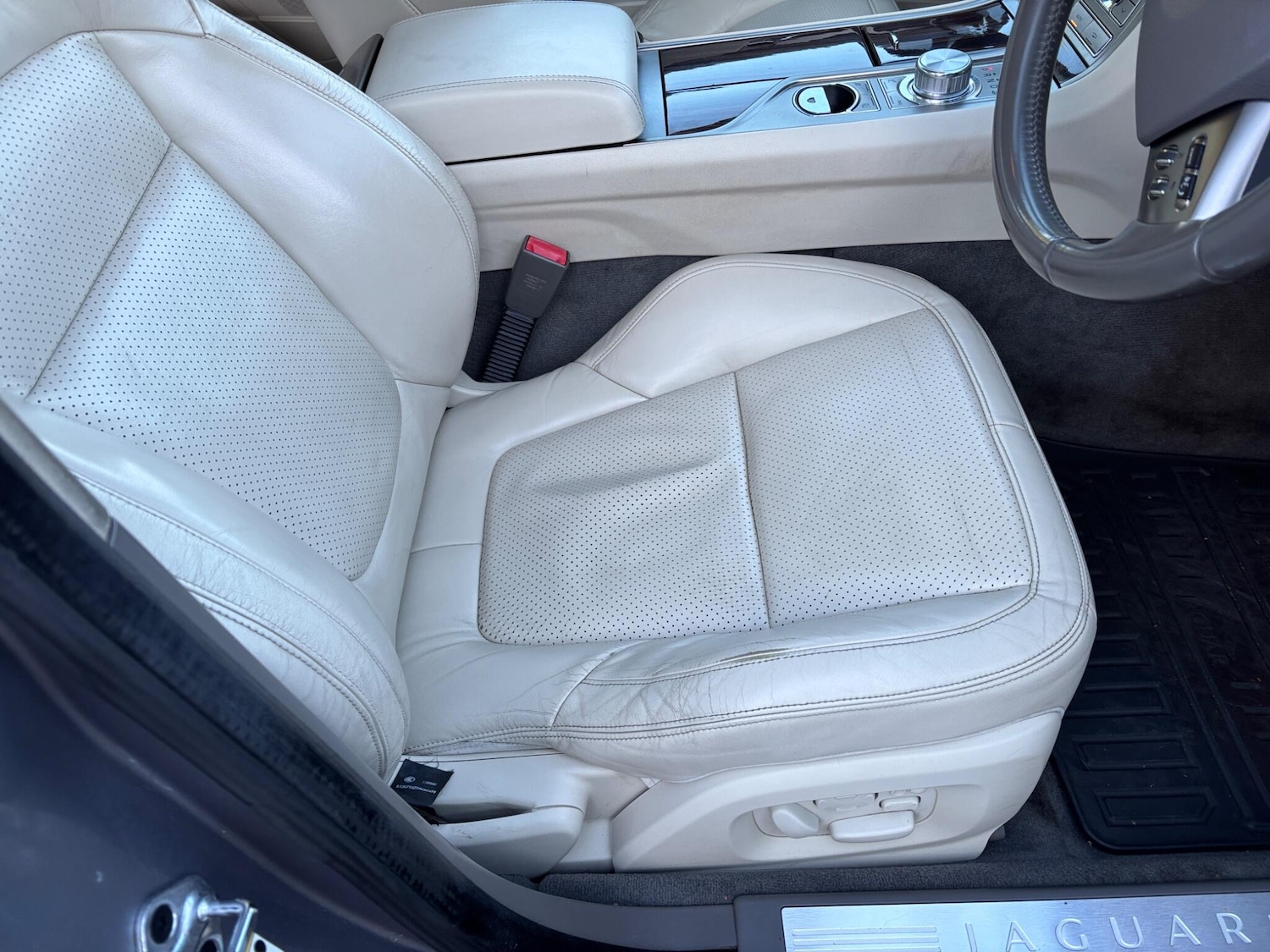 Used Jaguar XF 2010 for sale - 76802390: Photo 42