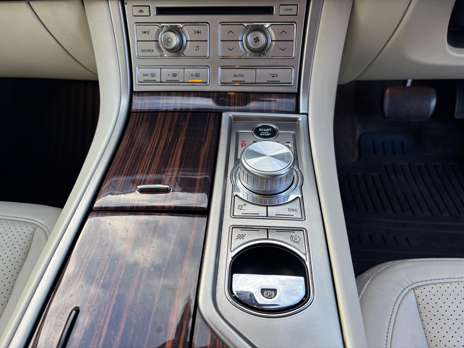 Used Jaguar XF 2010 for sale - 76802390: Photo 9