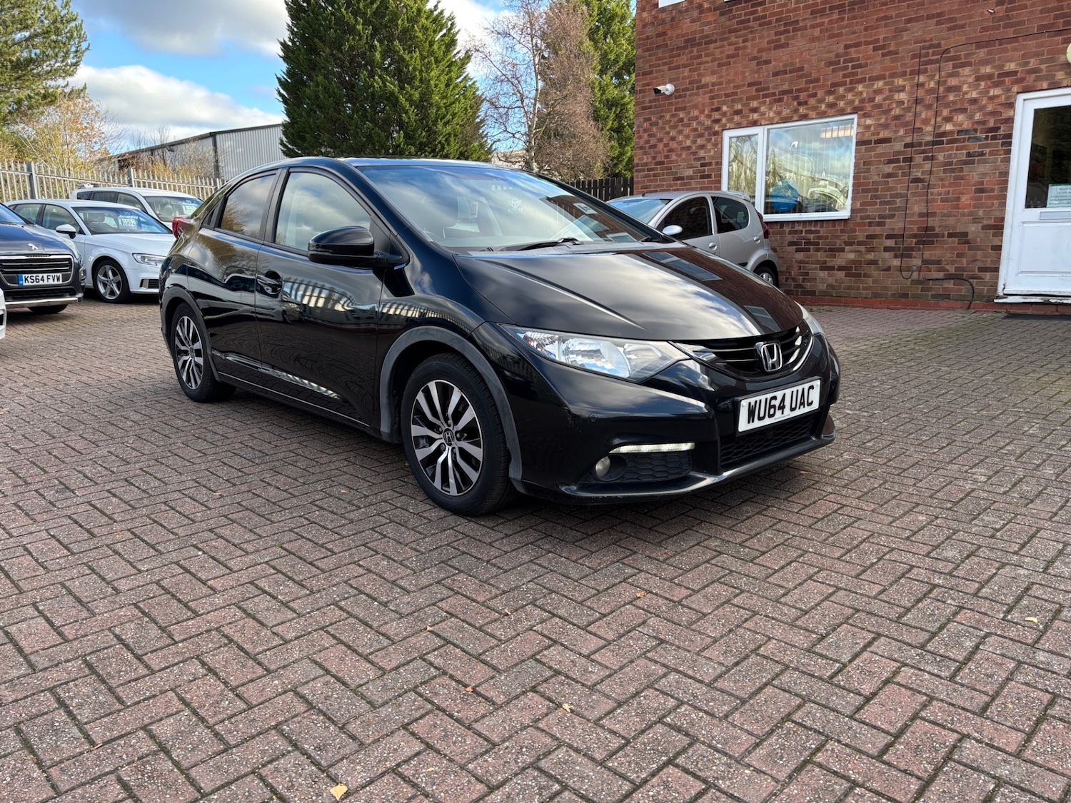 Used Honda Civic 2014 for sale - 76884682: Photo 2