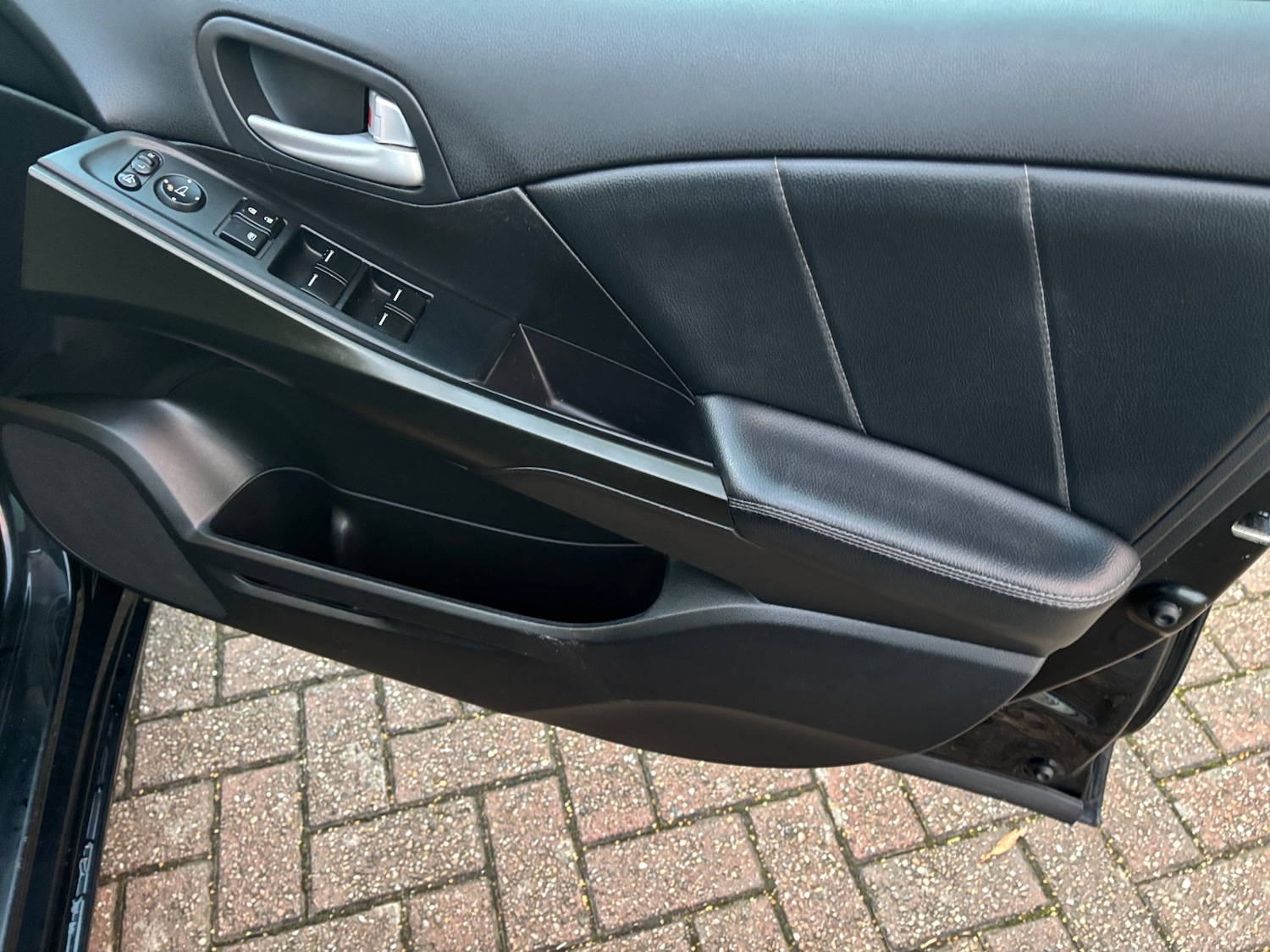 Used Honda Civic 2014 for sale - 76884682: Photo 30