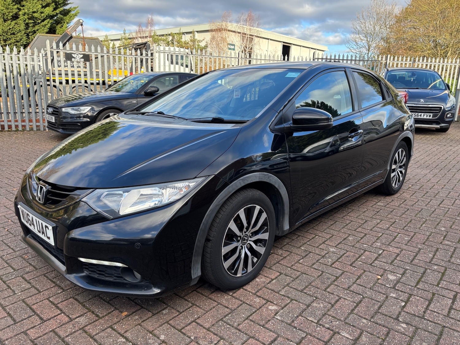 Used Honda Civic 2014 for sale - 76884682: Photo 4