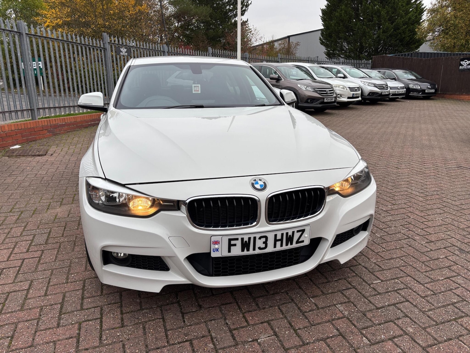 Used BMW 3 Series 2013 for sale - 76284029: Photo 2