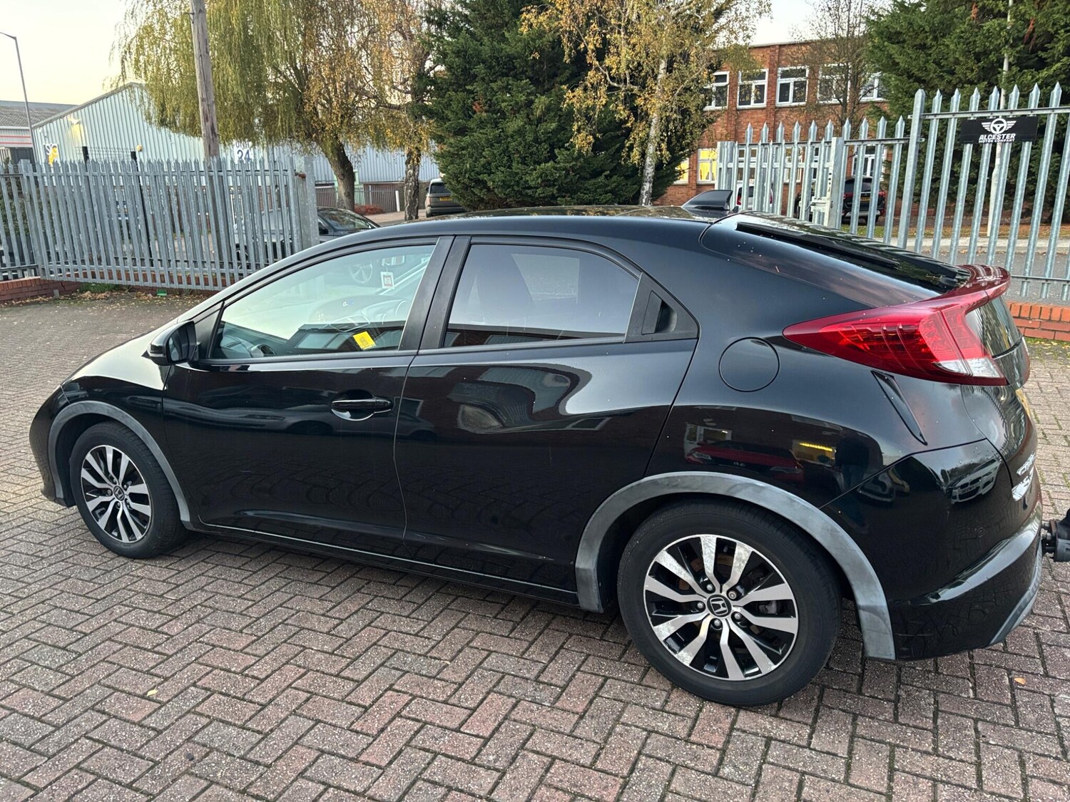 Used Honda Civic 2014 for sale - 76658658: Photo 11