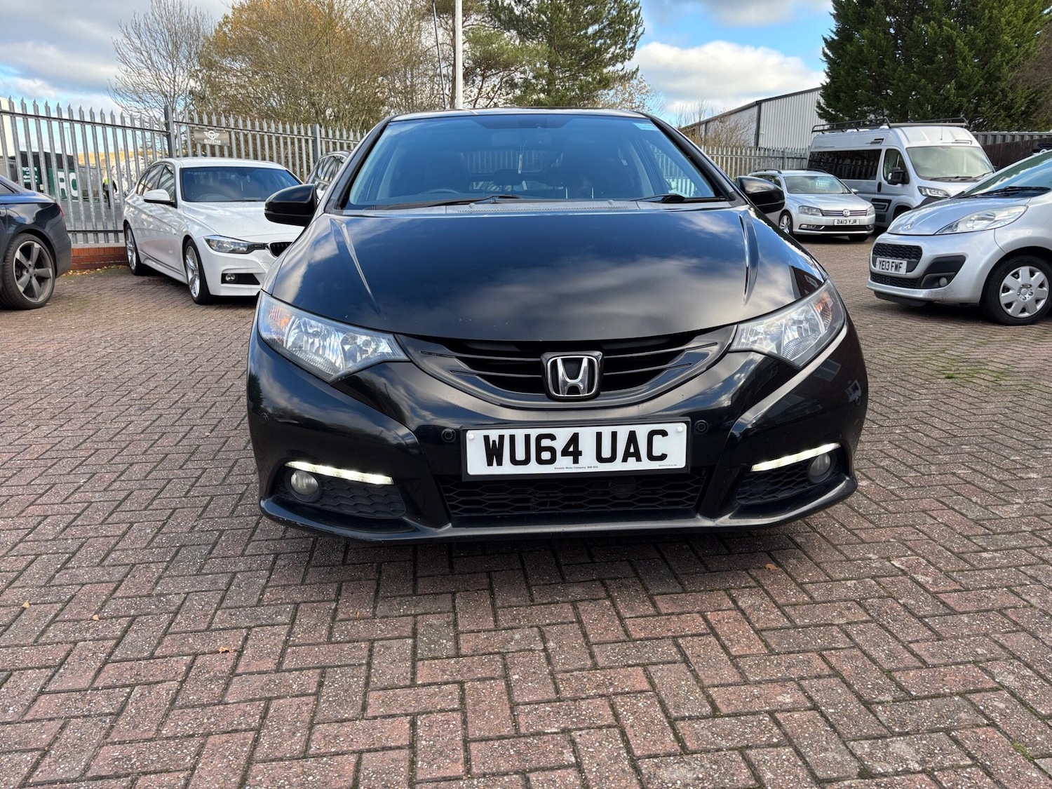 Used Honda Civic 2014 for sale - 76658658: Photo 3
