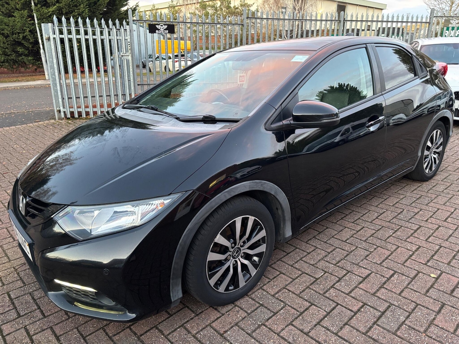 Used Honda Civic 2014 for sale - 76658658: Photo 8