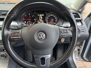 Used Volkswagen Passat 2013 for sale - 76884400: Photo