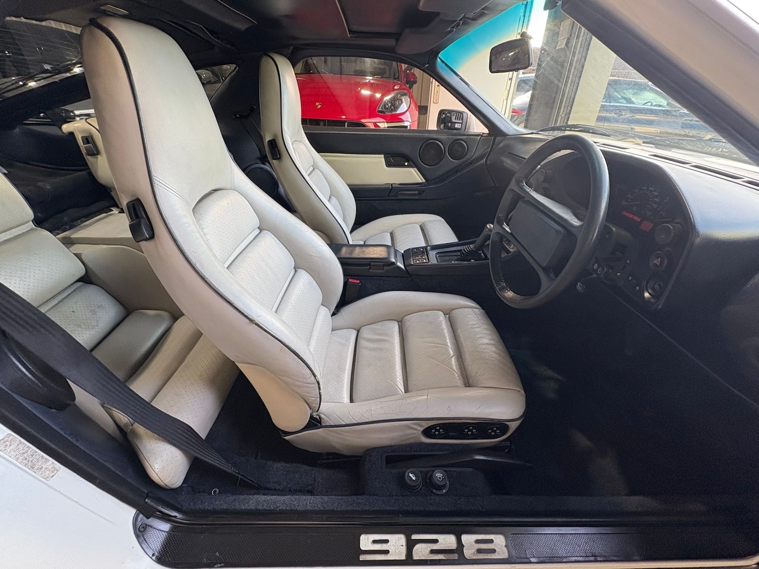 Used Porsche 928 1990 for sale - 76565028: Photo 13