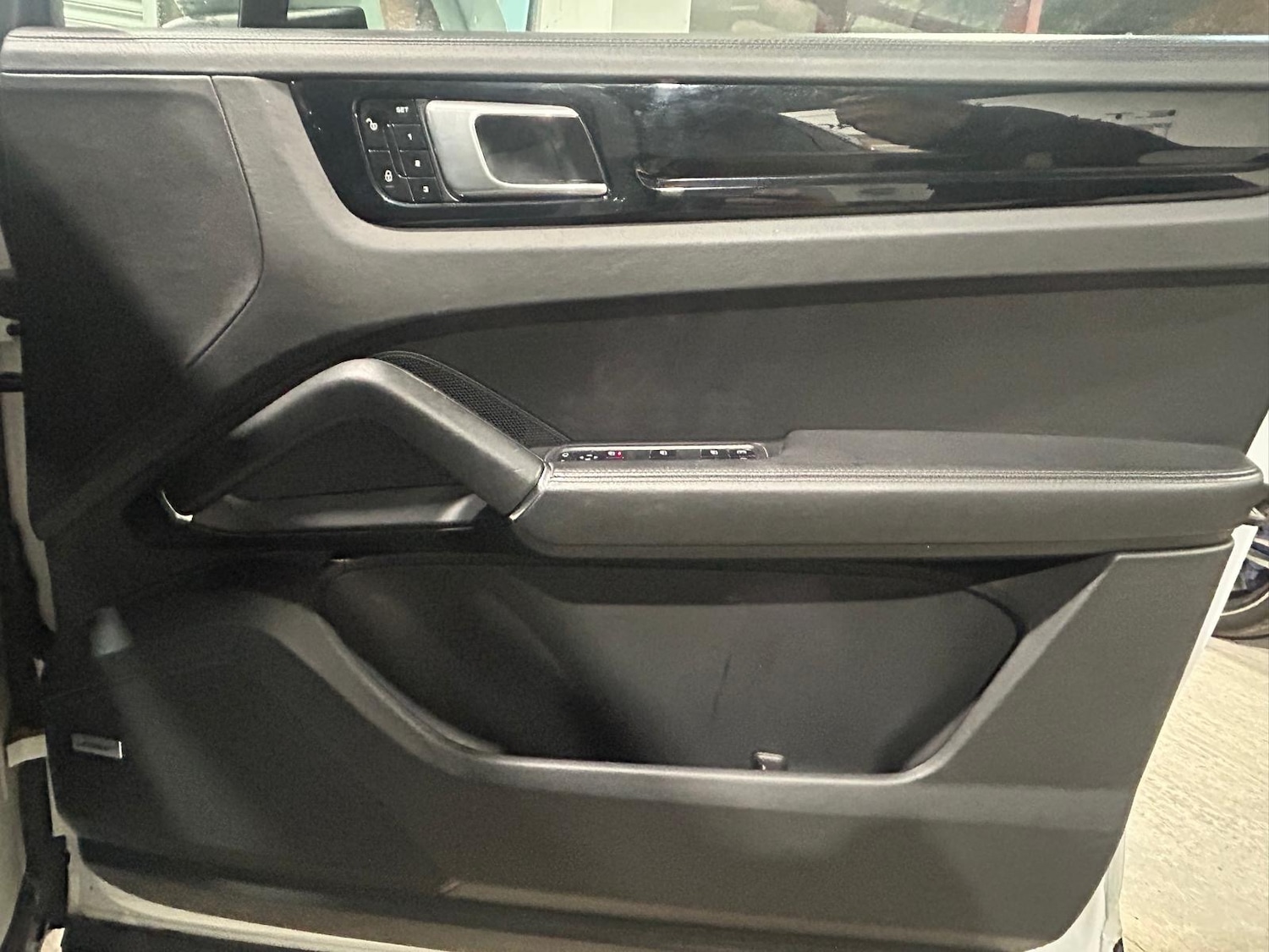 Used Porsche Cayenne 2018 for sale - 77917332: Photo 20