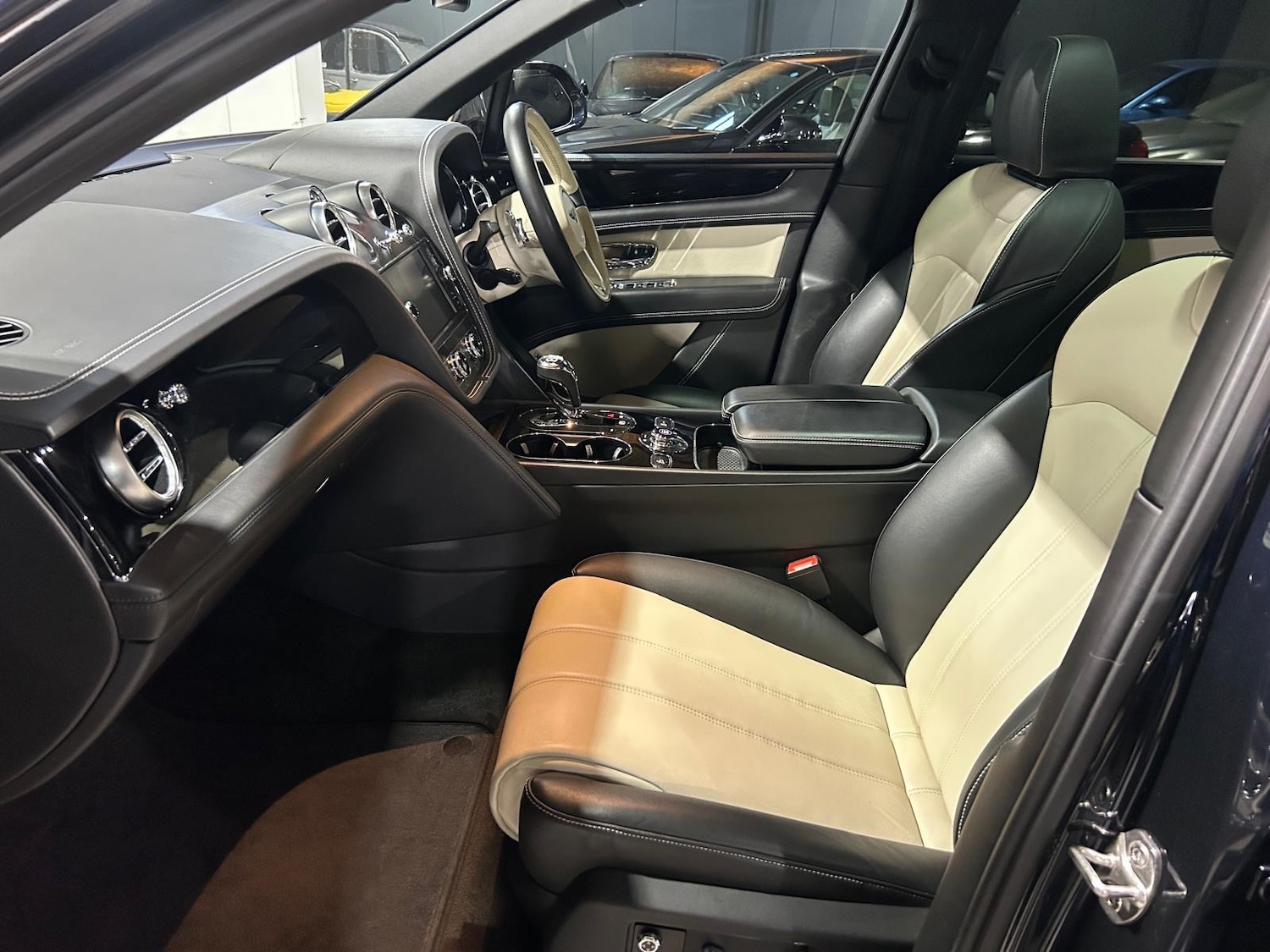 Used Bentley Bentayga 2018 for sale - 77247438: Photo 24