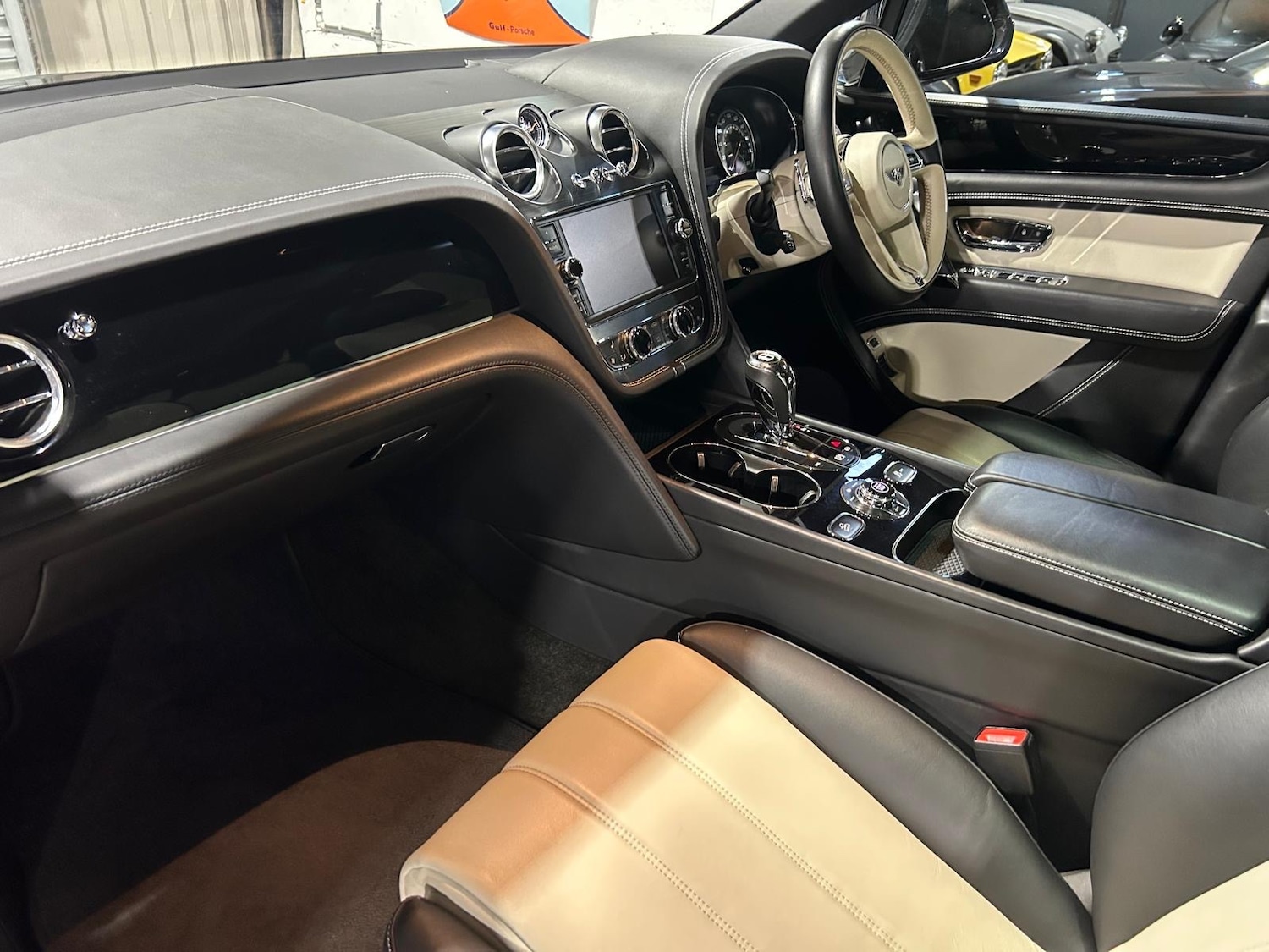 Used Bentley Bentayga 2018 for sale - 77247438: Photo 25